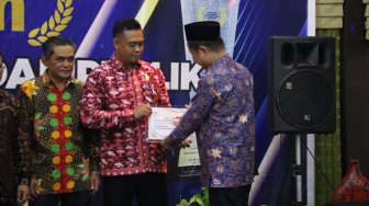 KPU Tanjab Barat Raih Penghargaan Badan Publik Informatif dari KIP Jambi