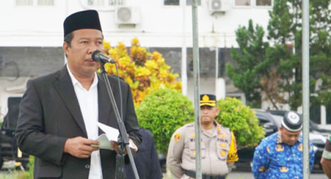 Romi Pimpin Upacara HUT Korpri dan Hari Guru